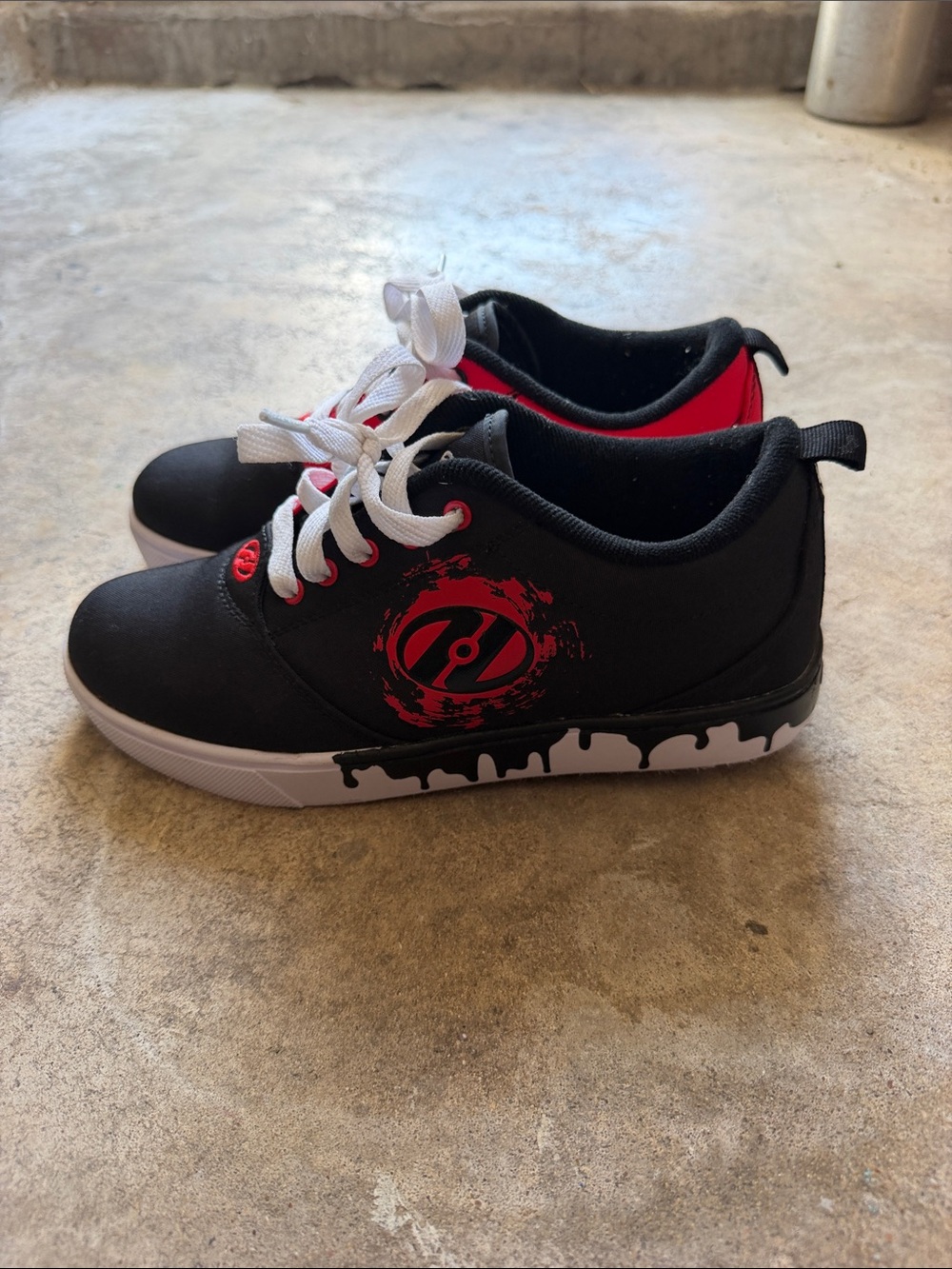 Heelys Kids Black and Red Low-Top Sneakers